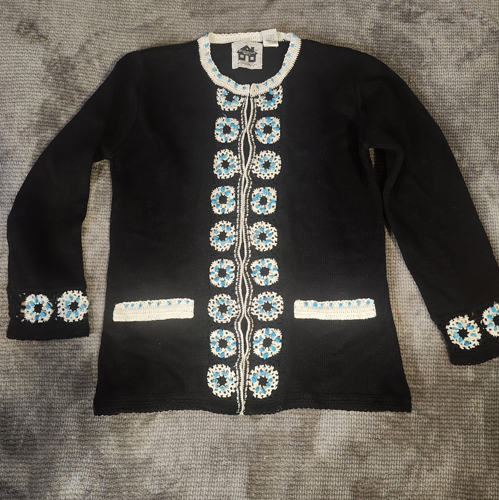 Storybook Knits Black Sweater White Crochet Flower Tourquise Beaded XS Granny